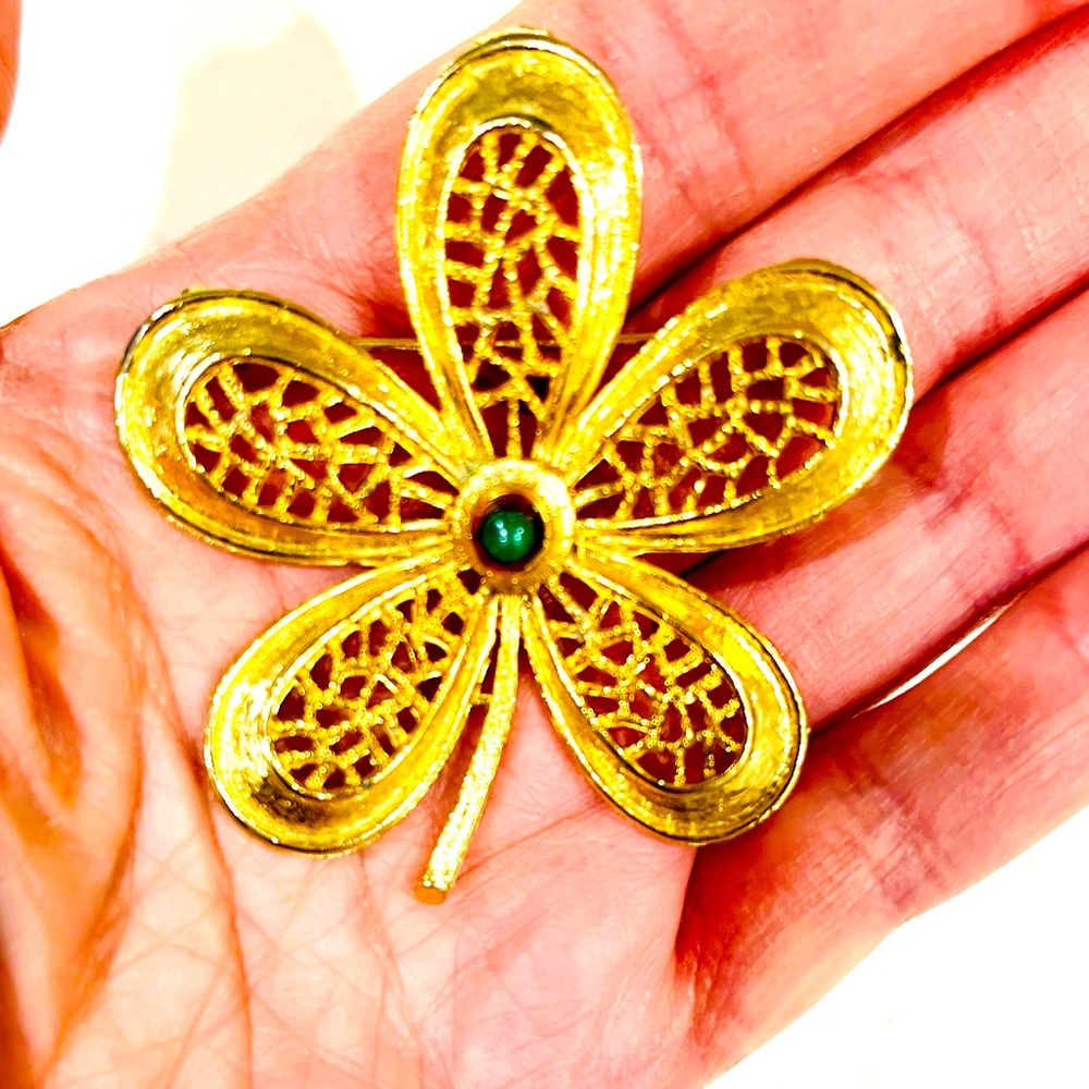 VTG Shamrock St. Patrick's Day Golden Four Leaf Clover Brooch W (Faux?) Jade